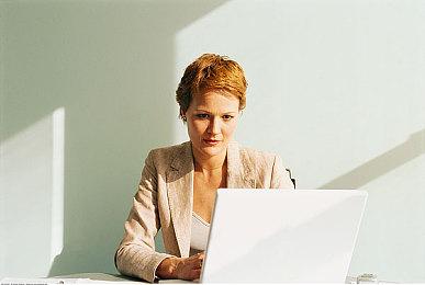 《星刃》玩家认为女店员比女主漂亮 总监想让她成为新作女主